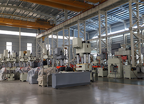 油壓機(jī)廠家車間情景