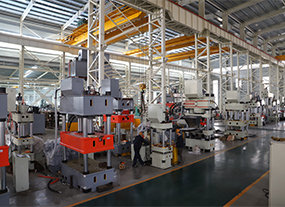 油壓機(jī)廠家車間情景