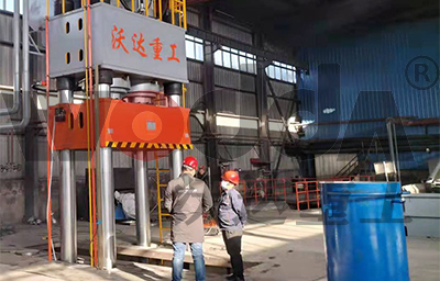 石墨坩堝成型壓力機1500噸石墨坩堝液壓機