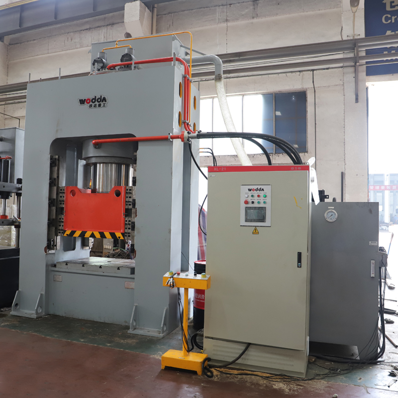 800噸熱模段油壓機(jī)