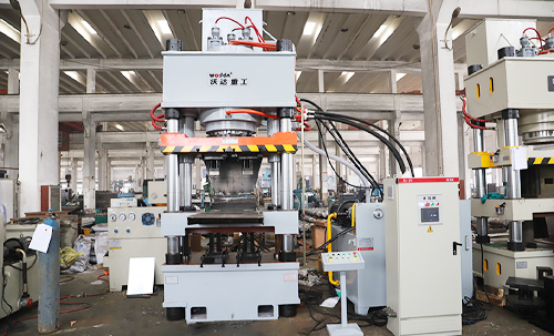 630噸鹽磚成型油壓機現(xiàn)場安裝調(diào)試