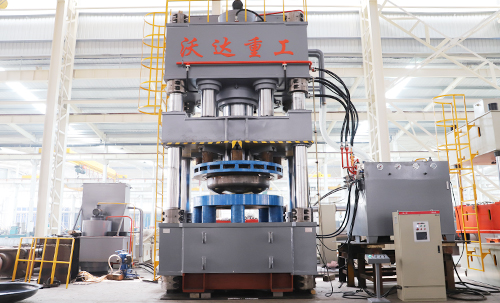 泰安客戶定做2500噸封頭拉伸四柱油壓機安裝試機