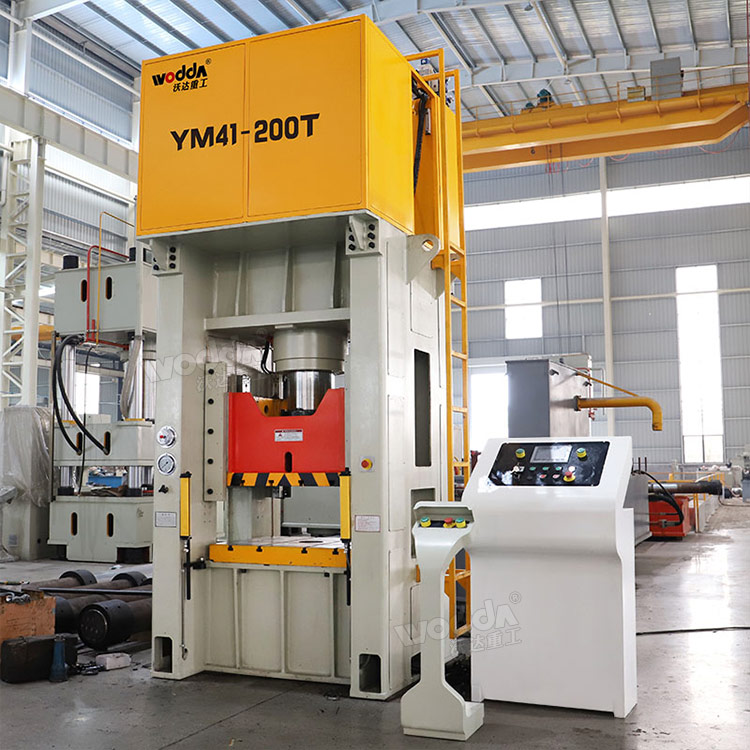 200噸框架式油壓機.jpg