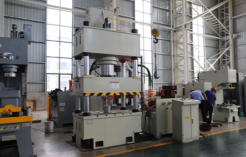 深入分析四柱油壓機(jī)的操作原理和內(nèi)部結(jié)構(gòu)