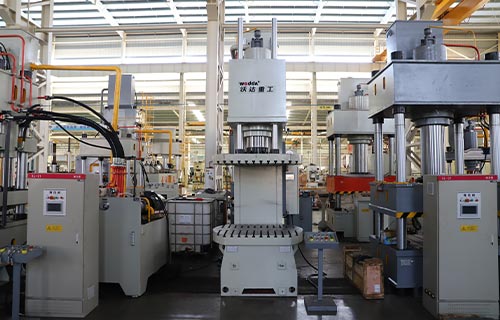 單柱油壓機(jī)的特點(diǎn)表現(xiàn)在哪些方面？