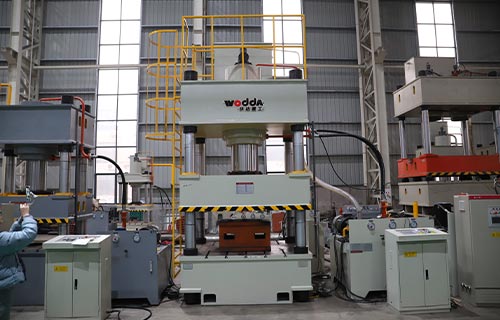 四柱油壓機(jī)與地址油壓機(jī)的四大區(qū)別